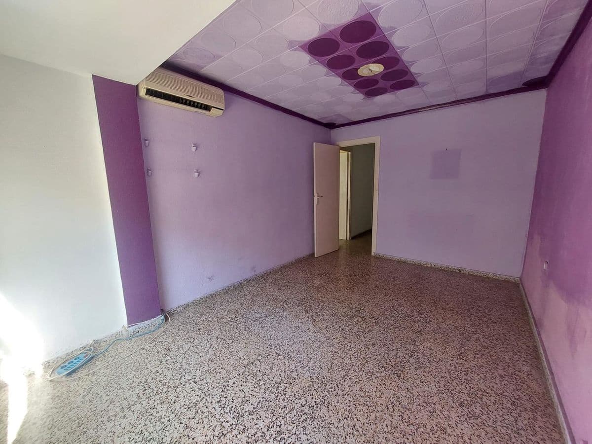 3 slaapkamer Appartement te koop in Gandia - € 65.000 (Ref: 9823267)