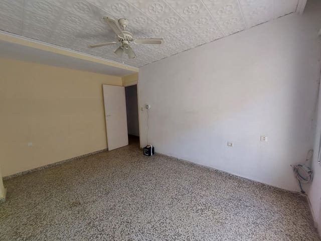 3 slaapkamer Appartement te koop in Gandia - € 65.000 (Ref: 9823267)