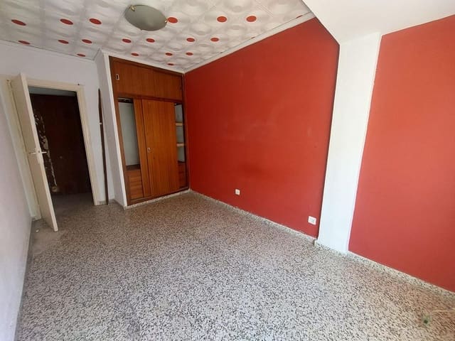 3 slaapkamer Appartement te koop in Gandia - € 65.000 (Ref: 9823267)