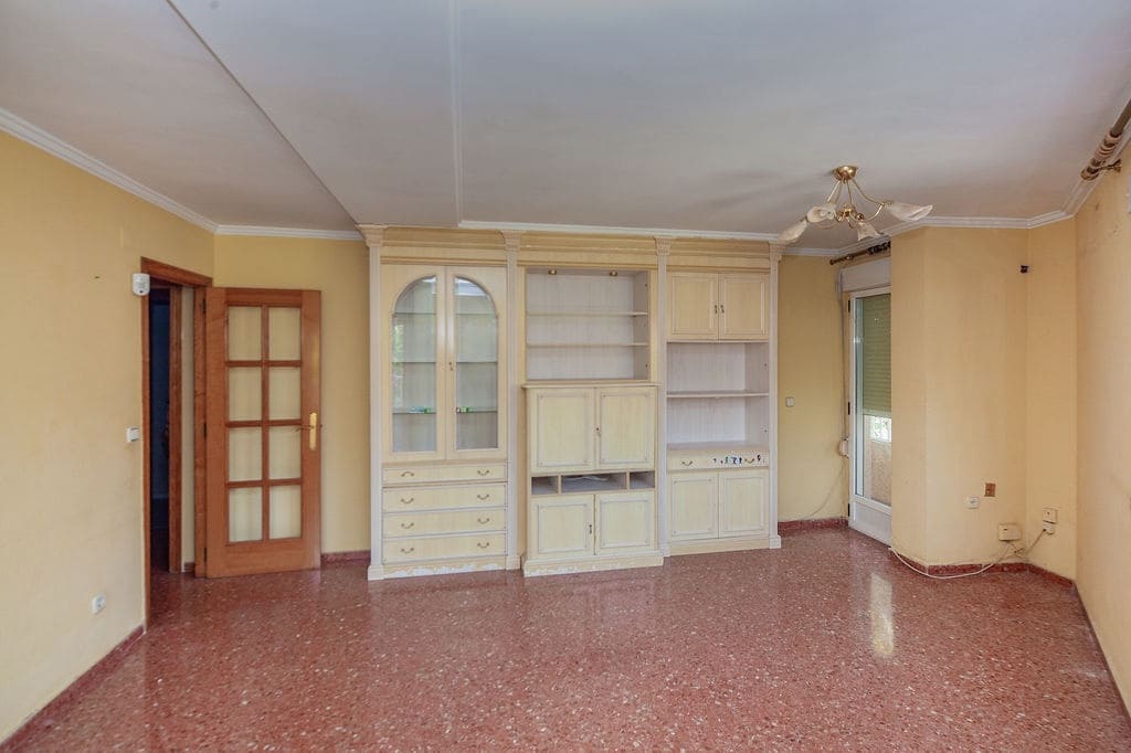 3 slaapkamer Appartement te koop in Gandia - € 99.000 (Ref: 9823268)