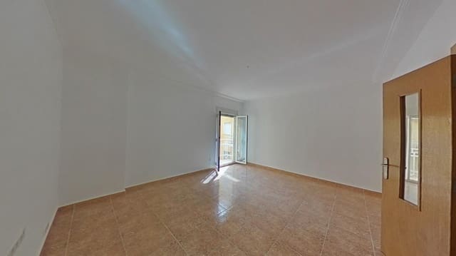 4 bedroom Apartment for sale in Gandia - € 120,000 (Ref: 9890701)