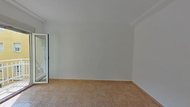 4 bedroom Apartment for sale in Gandia - € 120,000 (Ref: 9890701)
