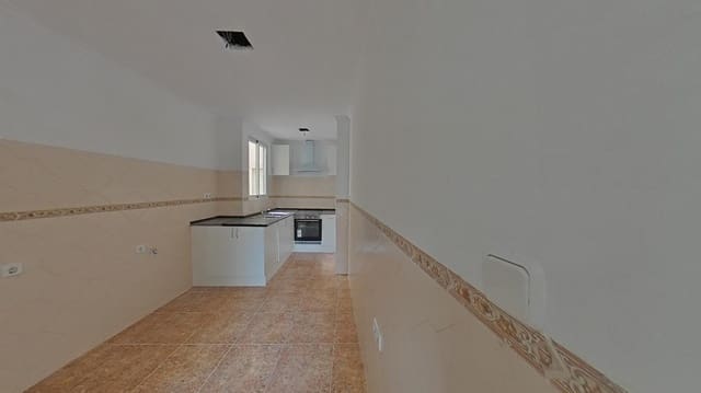 4 bedroom Apartment for sale in Gandia - € 120,000 (Ref: 9890701)