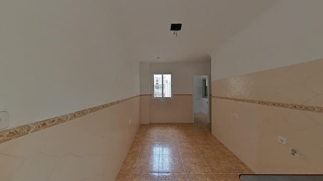 4 bedroom Apartment for sale in Gandia - € 120,000 (Ref: 9890701)