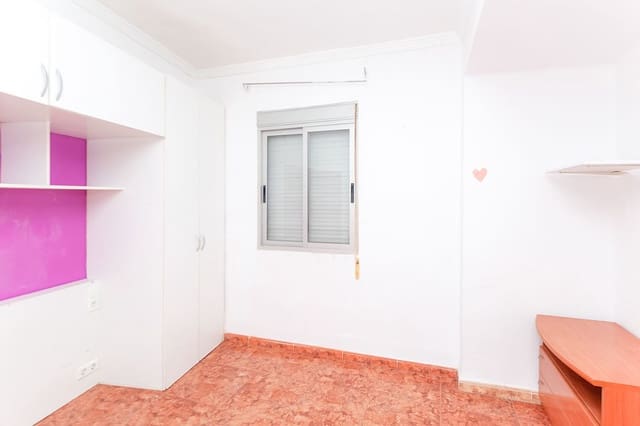 3 bedroom Apartment for sale in Gandia - € 69,000 (Ref: 9979212)