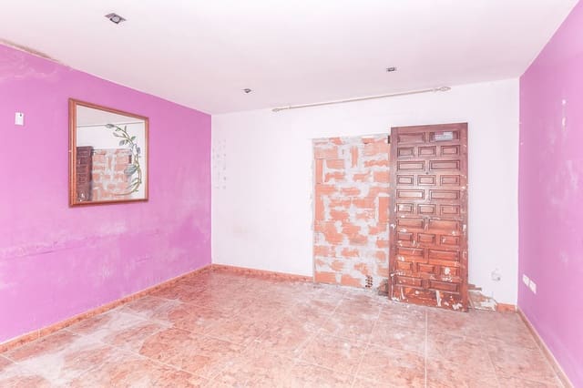 3 bedroom Apartment for sale in Gandia - € 69,000 (Ref: 9979212)