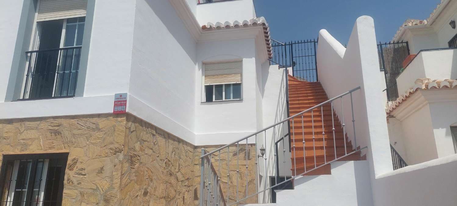 3 bedroom Villa for sale in Frigiliana with pool - € 950,000 (Ref: 10020128)