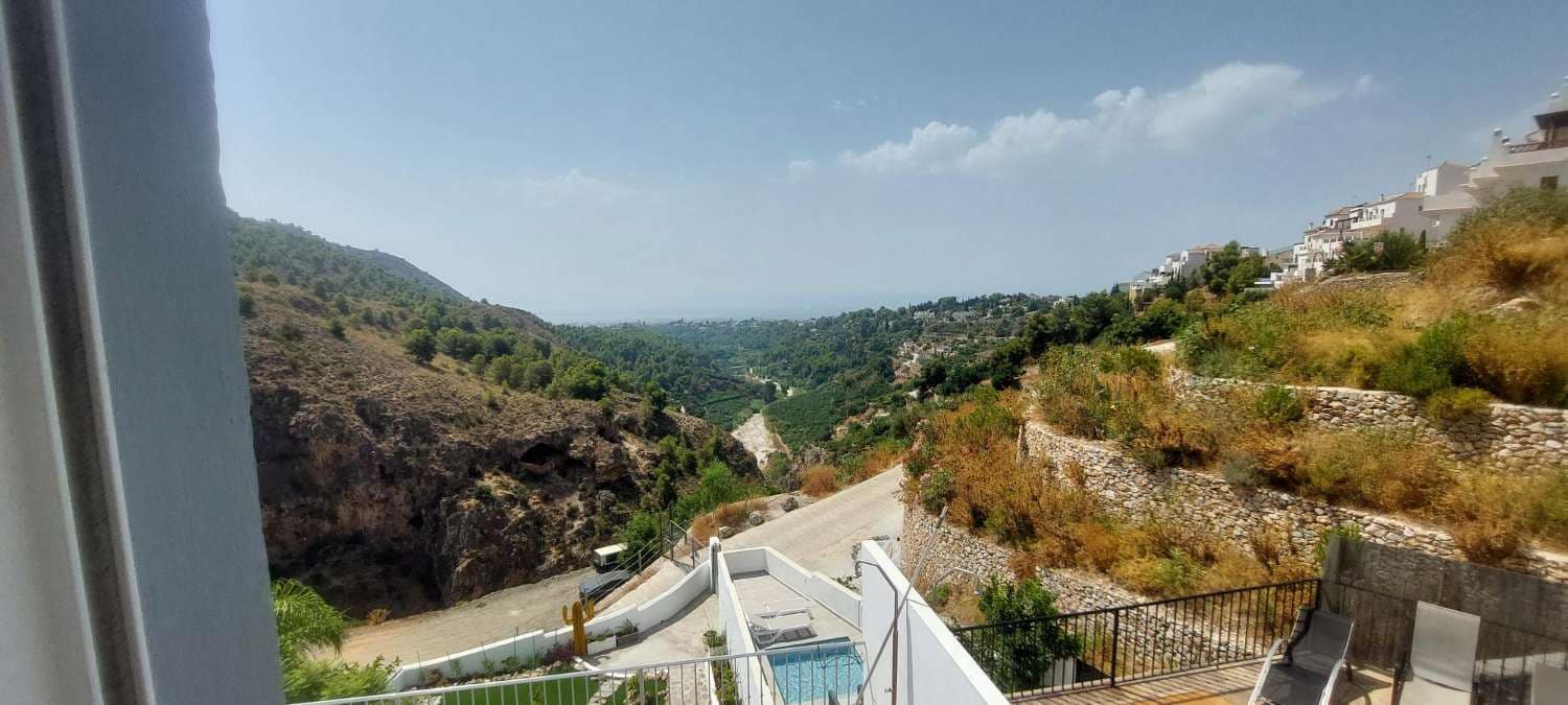 3 bedroom Villa for sale in Frigiliana with pool - € 950,000 (Ref: 10020128)