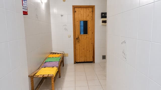 Apartamento de 2 habitaciones en Las Gaviotas  - Carvajal, Fuengirola en venta con piscina - 350.000 € (Ref: 10057966)