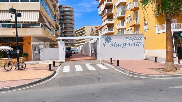 Apartamento de 2 habitaciones en Las Gaviotas  - Carvajal, Fuengirola en venta con piscina - 350.000 € (Ref: 10057966)