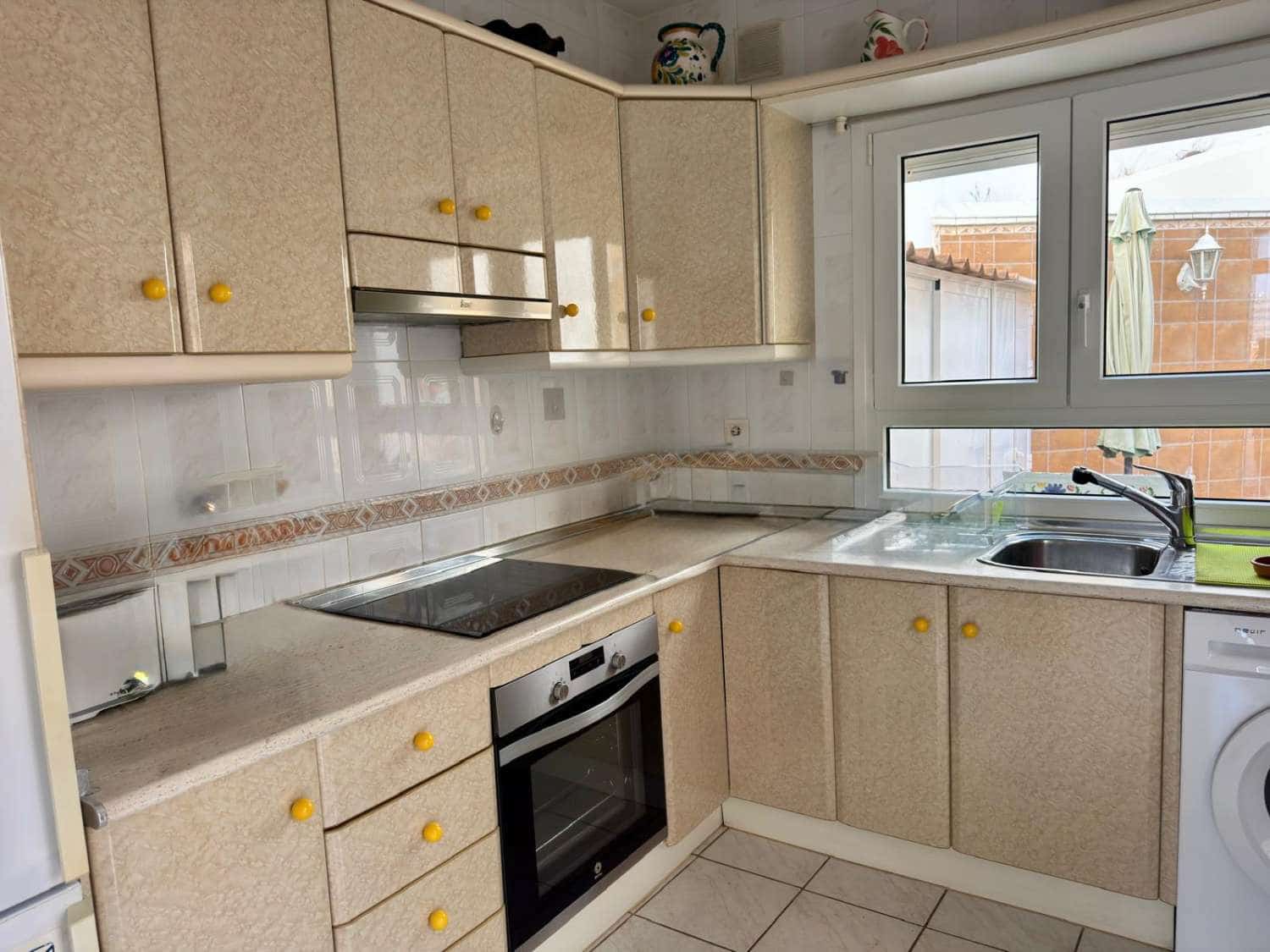 3 makuuhuone Rivitalo myytävänä paikassa Nerja mukana uima-altaan 
autotalli - 399 000 € (Ref: 10141664)