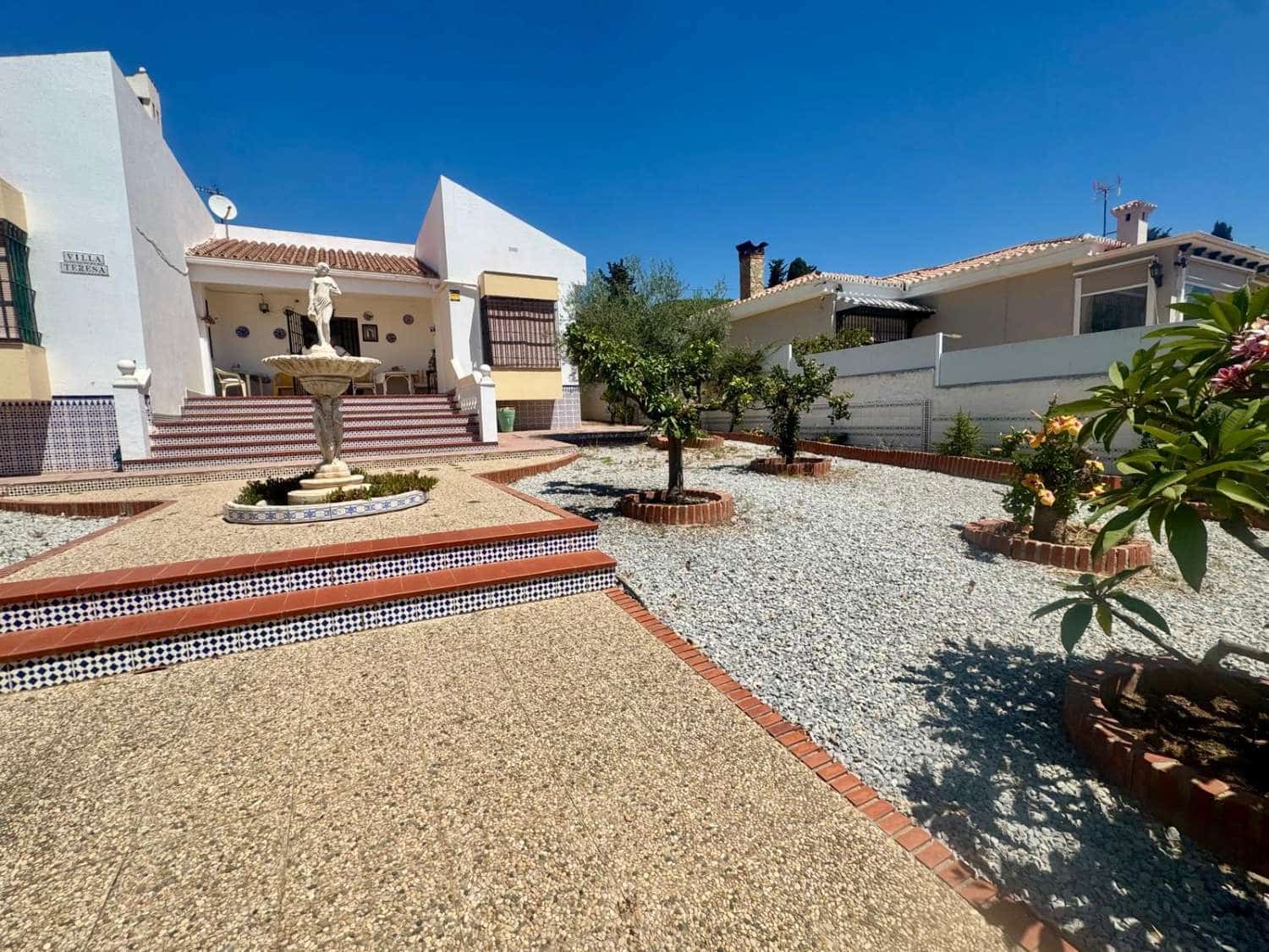 3 sypialnia Willa na sprzedaż w Benajarafe z garażem - 980 000 € (Ref: 10148293)