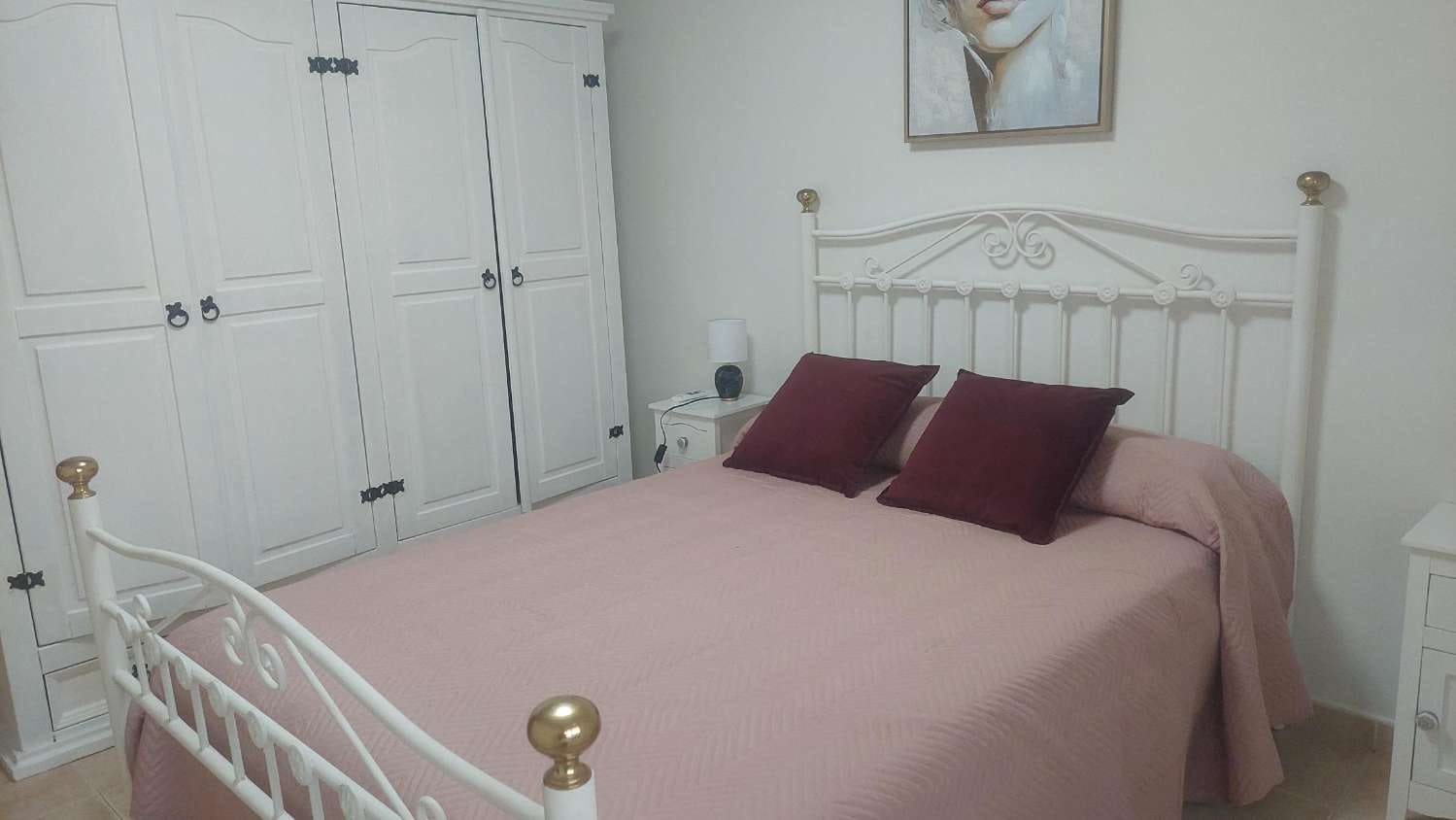 2 bedroom Beach Apartment for rent in Torrox with pool - € 850 (Ref: 10166084)