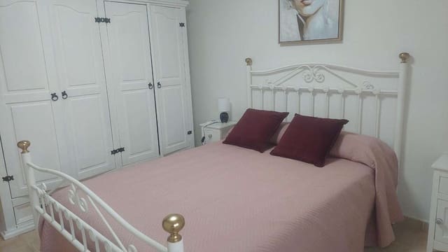 2 bedroom Beach Apartment for rent in Torrox with pool - € 850 (Ref: 10166084)