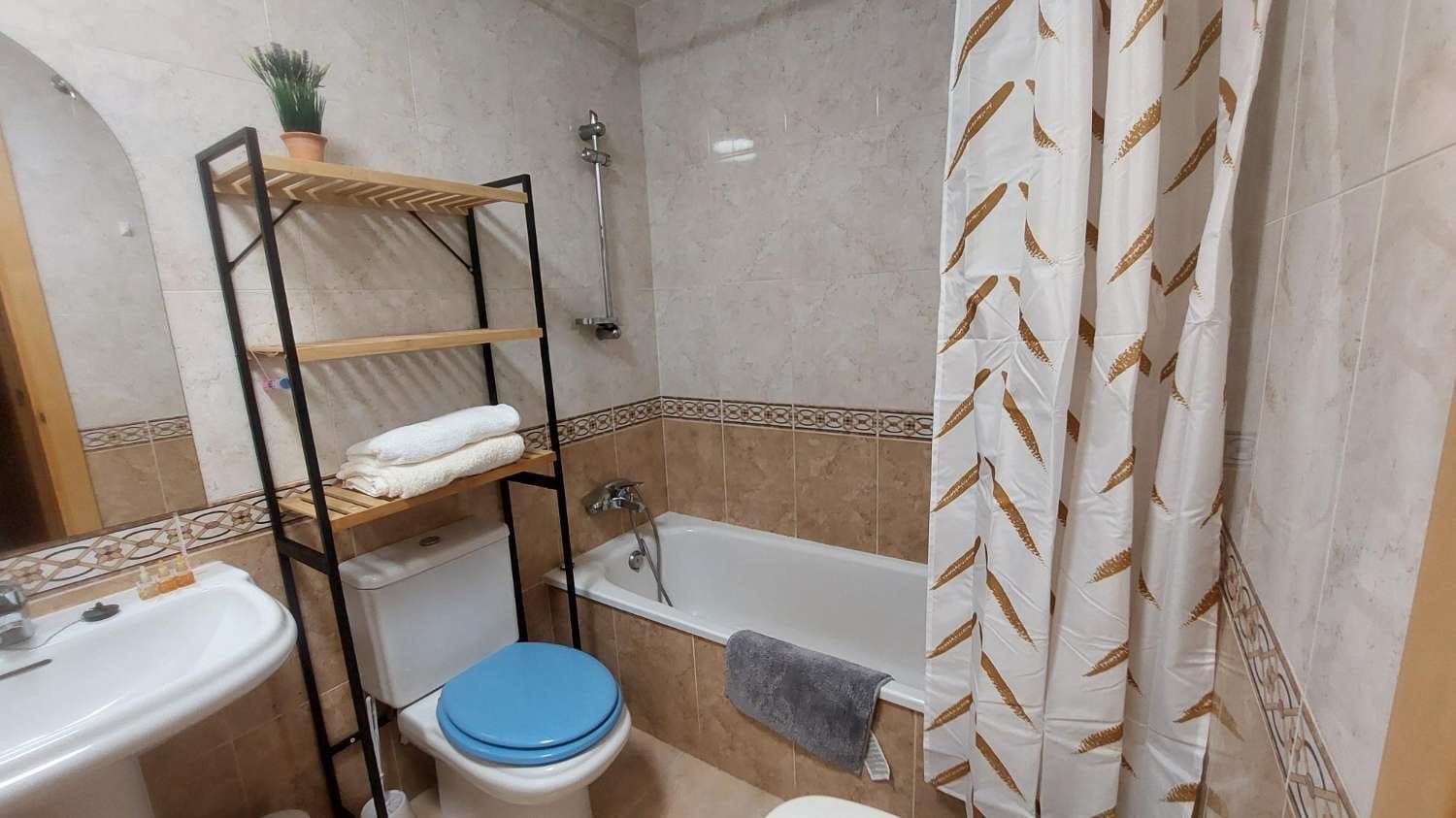 2 bedroom Beach Apartment for rent in Torrox with pool - € 850 (Ref: 10166084)