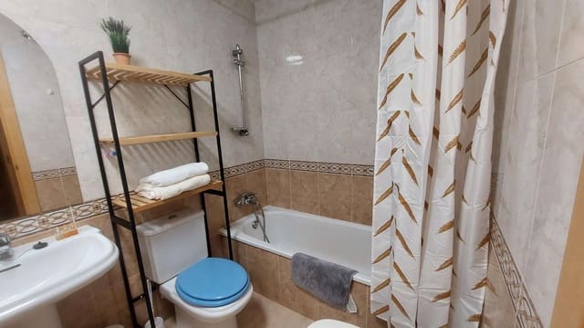 2 bedroom Beach Apartment for rent in Torrox with pool - € 850 (Ref: 10166084)