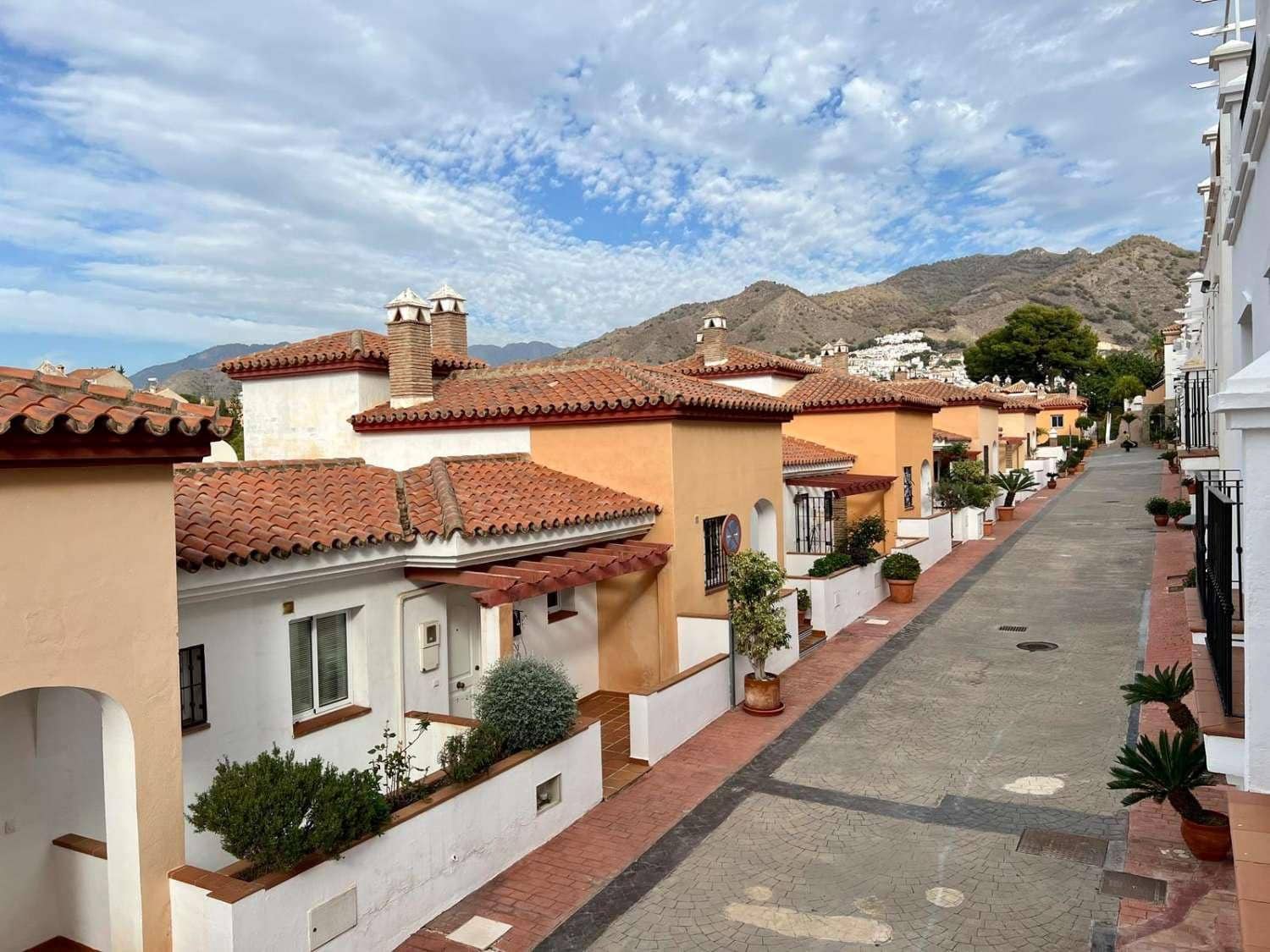 2 bedroom Apartment for sale in Burriana, Nerja with pool € 265,000