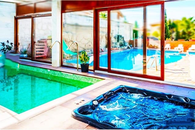 9 soveværelse Villa til salg i Campus de la Salud, Granada by med swimmingpool - € 1.800.000 (Ref: 8708061)