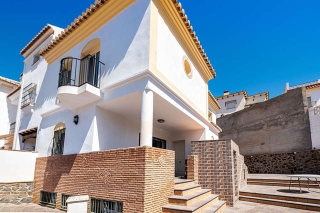 4 soveværelse Byhus til salg i Almijara, Nerja - € 399.000 (Ref: 8708067)