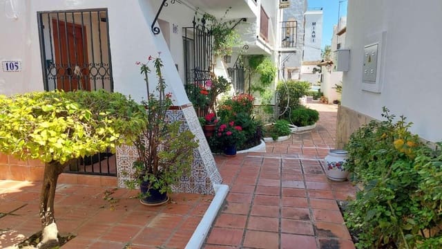 2 Zimmer Haus zu verkaufen in Avda Pescia - Ctra de Frigiliana, Nerja mit Pool - 334.500 € (Ref: 8932617)