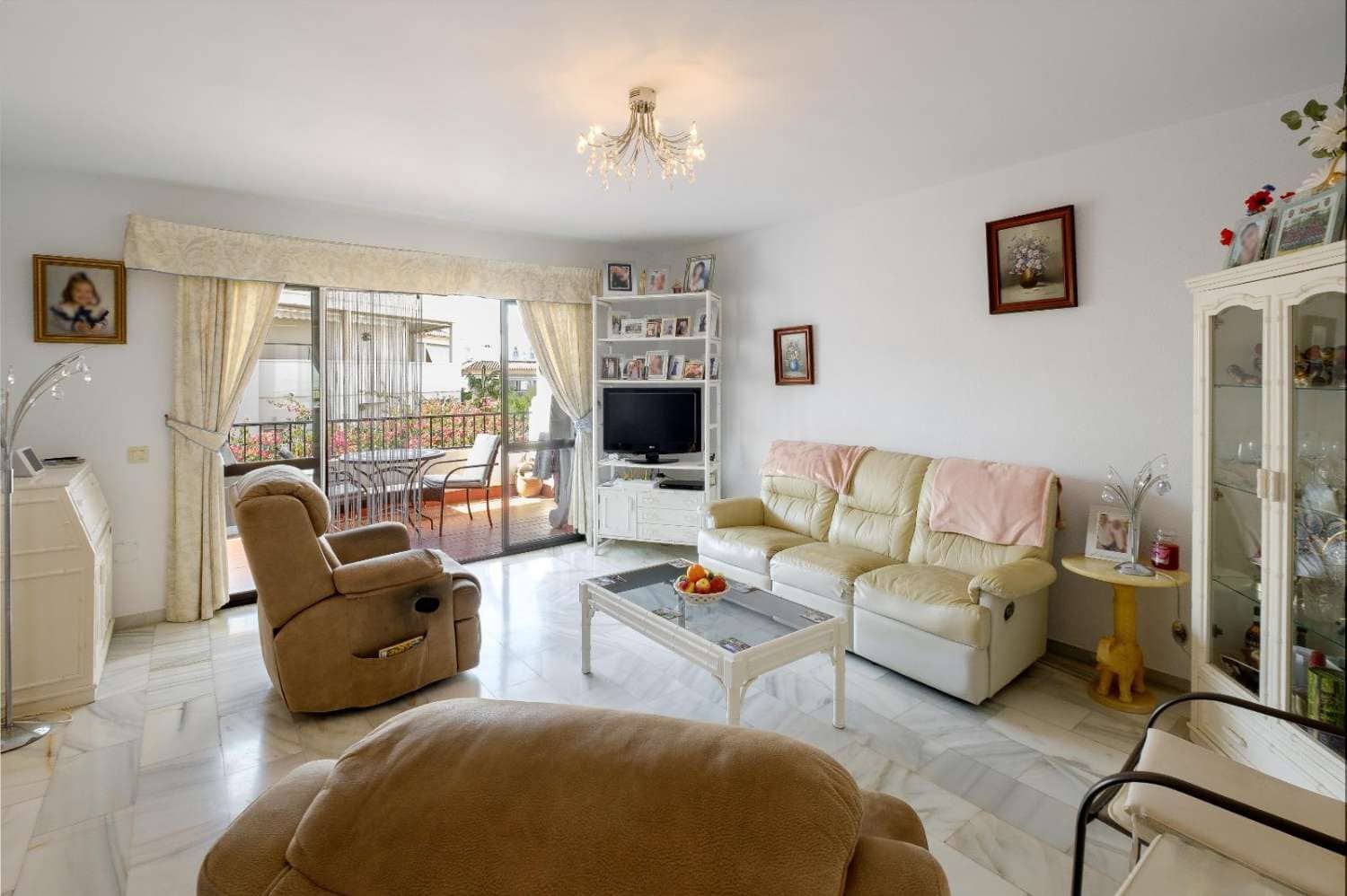 2 bedroom Apartment for sale in Nerja with pool - € 499,000 (Ref: 9062377)