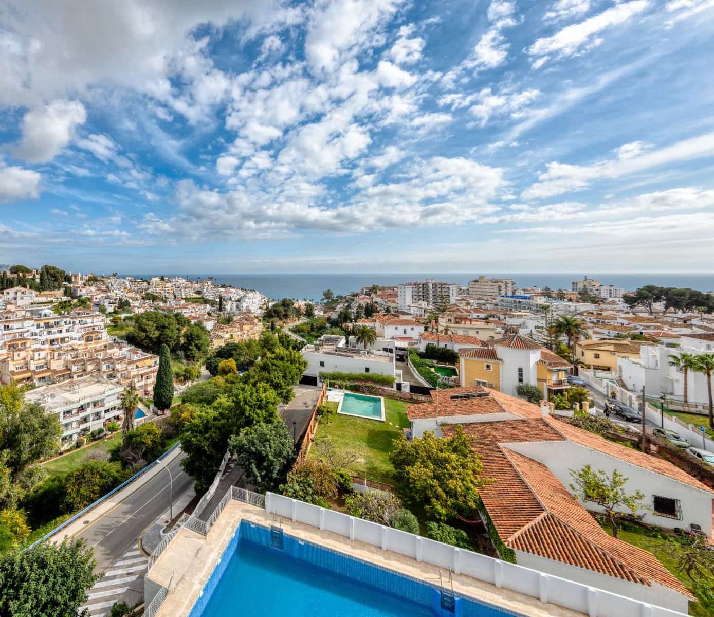 2 soverom Strandleiligheter til salgs i Nerja med svømmebasseng - € 350 000 (Ref: 9296656)