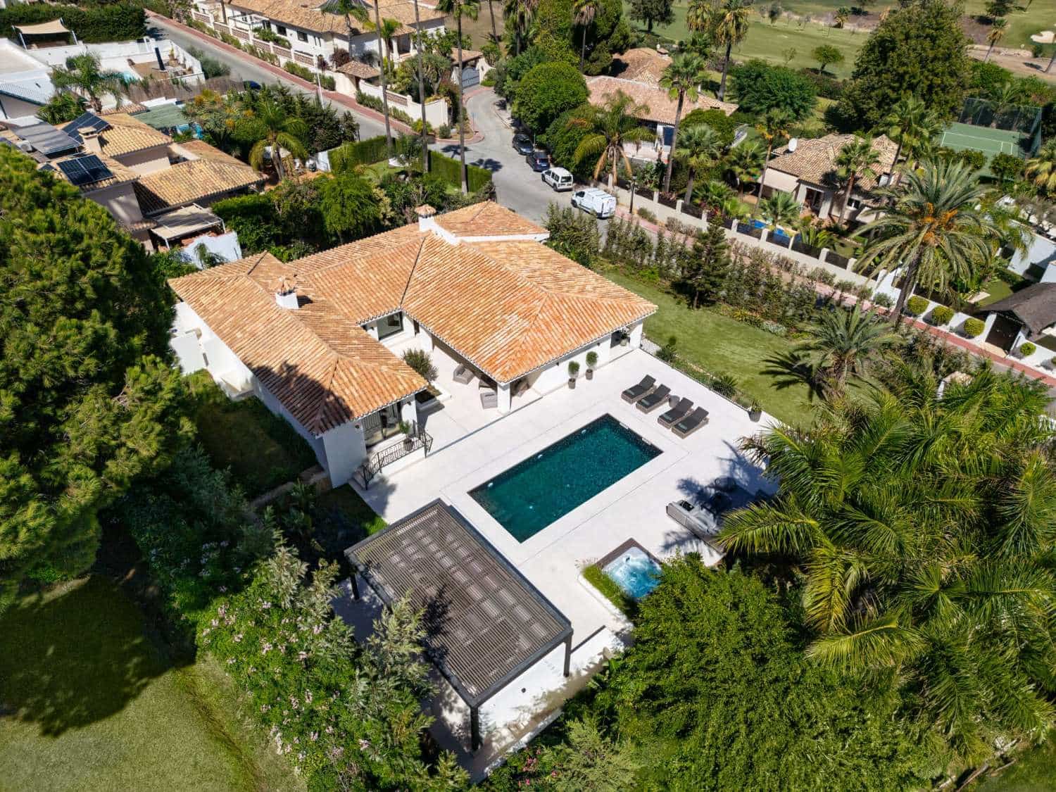 5 soveværelse Villa til salg i Nueva Andalucia med swimmingpool - € 6.250.000 (Ref: 9296657)