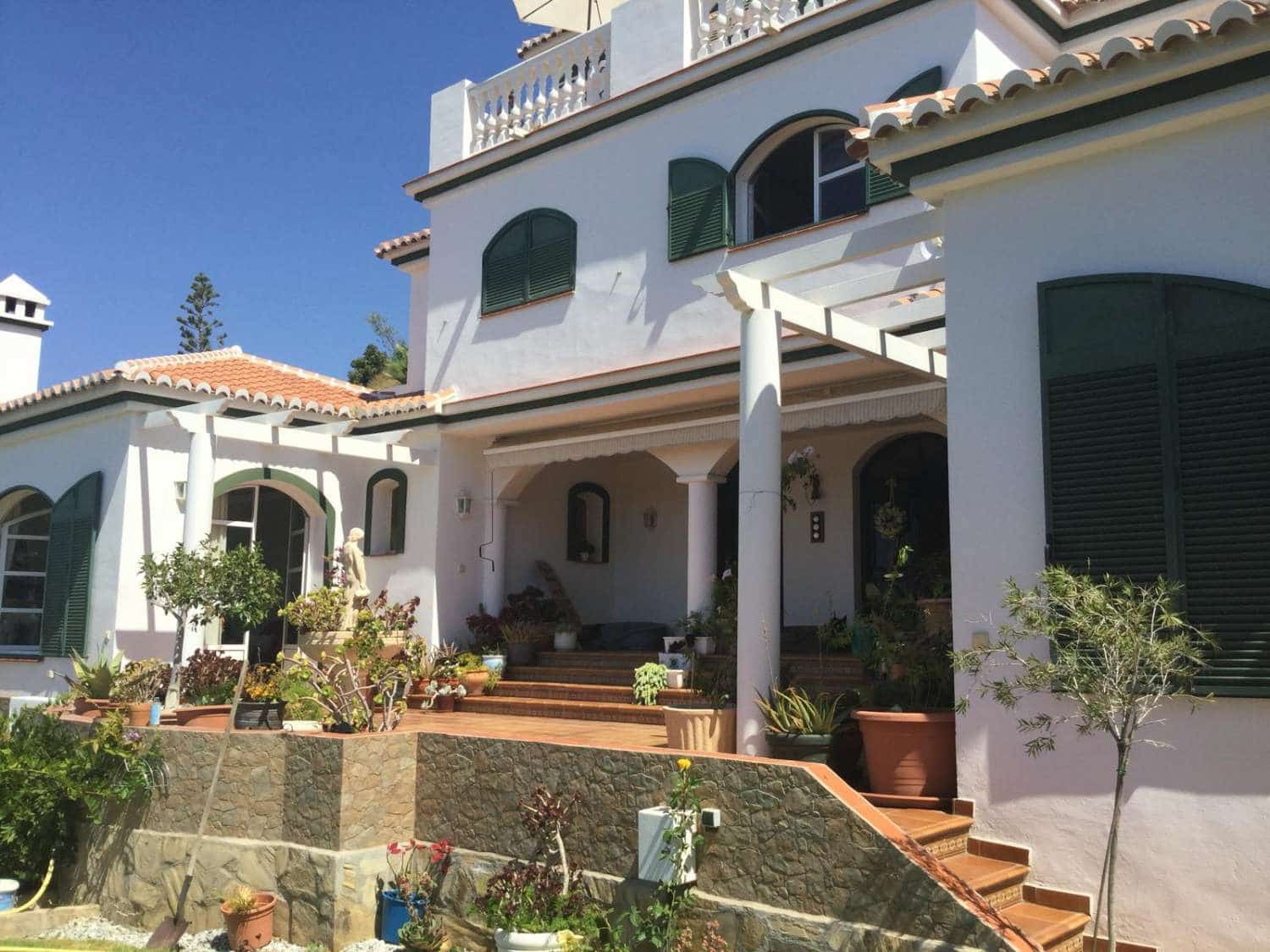 8 makuuhuone Huvila myytävänä paikassa Torrox mukana uima-altaan - 999 000 € (Ref: 9296660)