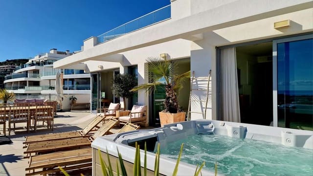2 soveværelse Penthouse til salg i Riviera del Sol, Mijas med swimmingpool - € 795.000 (Ref: 9296664)