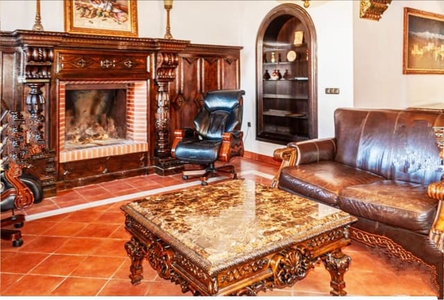 9 sovrum Villa till salu i Centro, Granada stad med pool - 1 800 000 € (Ref: 9310484)