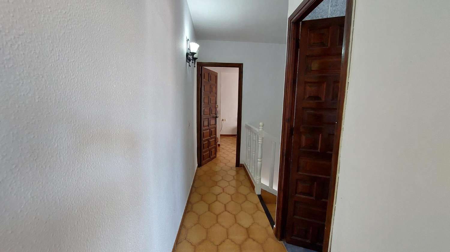 2 chambre Villa/Maison Semi-Mitoyenne à vendre à Nerja avec piscine - 334 500 € (Ref: 9312335)