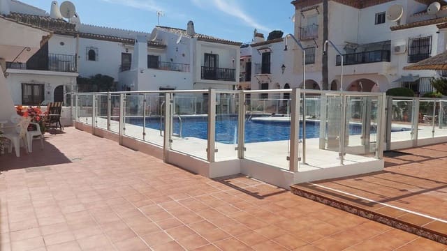2 chambre Villa/Maison Semi-Mitoyenne à vendre à Avda Pescia - Ctra de Frigiliana, Nerja avec piscine - 334 500 € (Ref: 9312335)