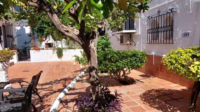 2 chambre Villa/Maison Semi-Mitoyenne à vendre à Avda Pescia - Ctra de Frigiliana, Nerja avec piscine - 334 500 € (Ref: 9312335)