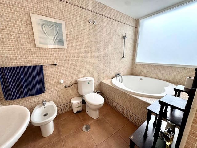 Adosado de 3 habitaciones en Nerja en venta - 329.000 € (Ref: 9455866)