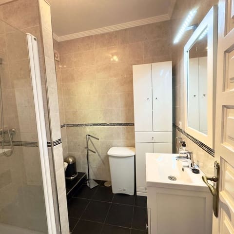 2 chambre Villa/Maison Mitoyenne à vendre à Centro, Nerja avec piscine garage - 295 000 € (Ref: 9535519)