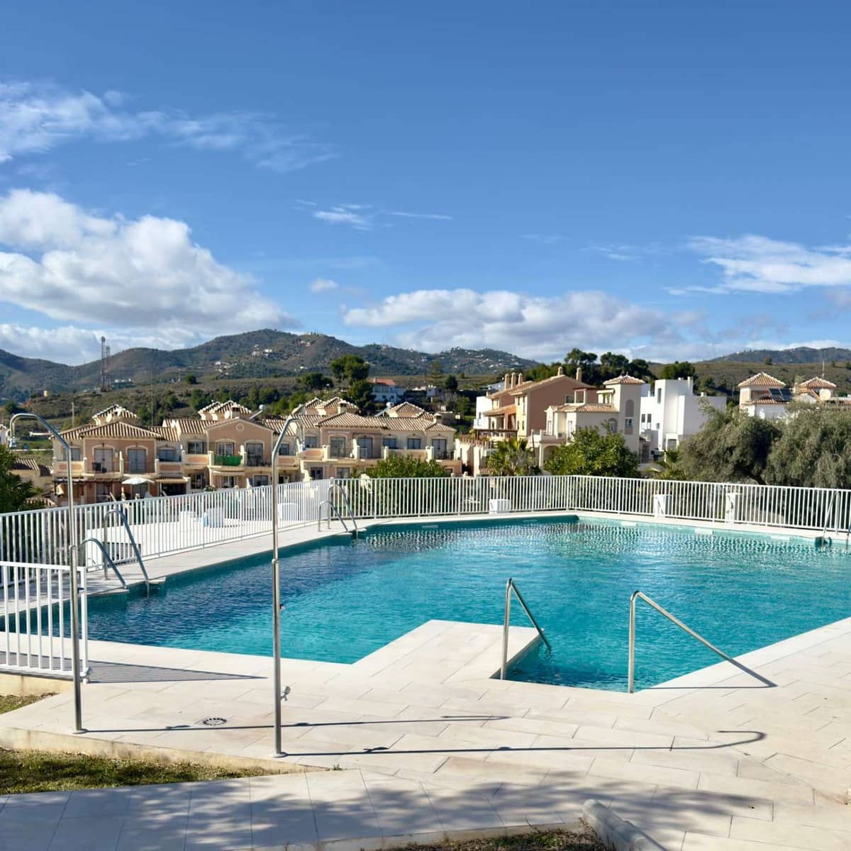 2 chambre Villa/Maison Mitoyenne à vendre à Nerja avec piscine garage - 295 000 € (Ref: 9535519)