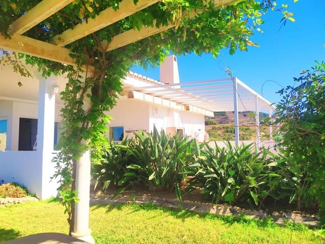3 chambre Villa/Maison à vendre à Urbanización Santa Rosa, Torrox avec piscine - 670 000 € (Ref: 9585399)