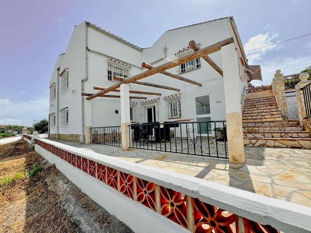 6 quarto Moradia para venda em Nerja com piscina - 1 099 000 € (Ref: 9614725)