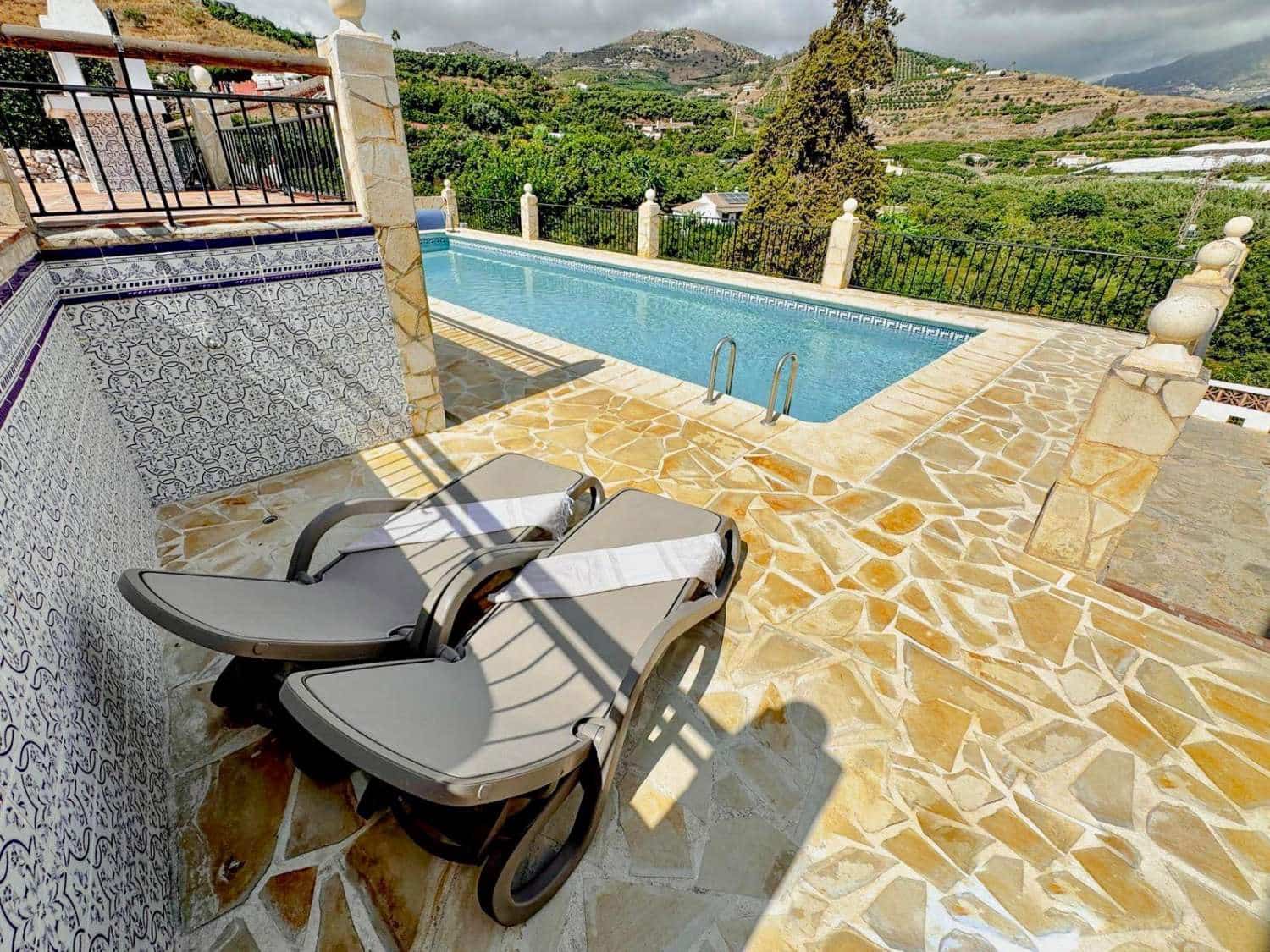 6 quarto Moradia para venda em Nerja com piscina - 1 099 000 € (Ref: 9614725)