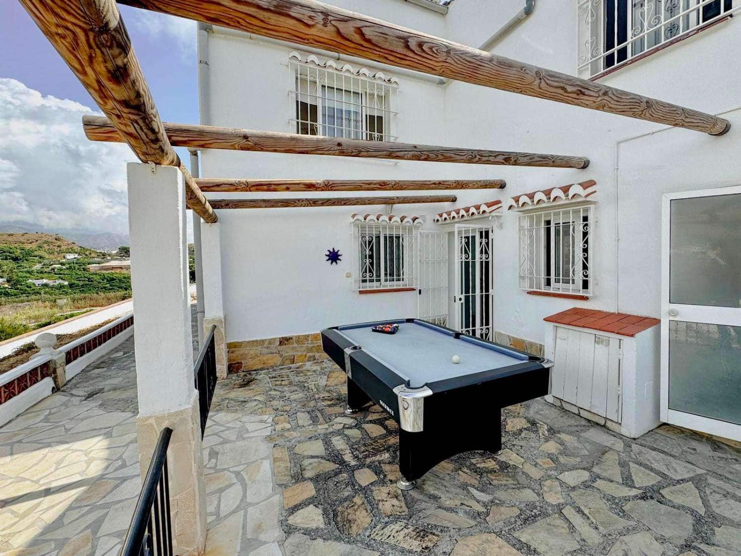 6 quarto Moradia para venda em Nerja com piscina - 1 099 000 € (Ref: 9614725)
