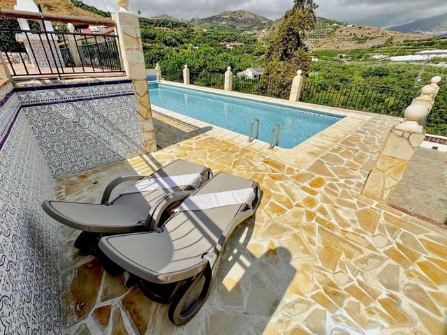 6 quarto Moradia para venda em Nerja com piscina - 1 099 000 € (Ref: 9614725)