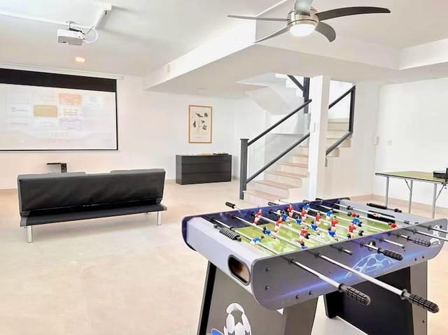 3 bedroom Villa for sale in Capistrano, Nerja with pool - € 829,000 (Ref: 9614726)