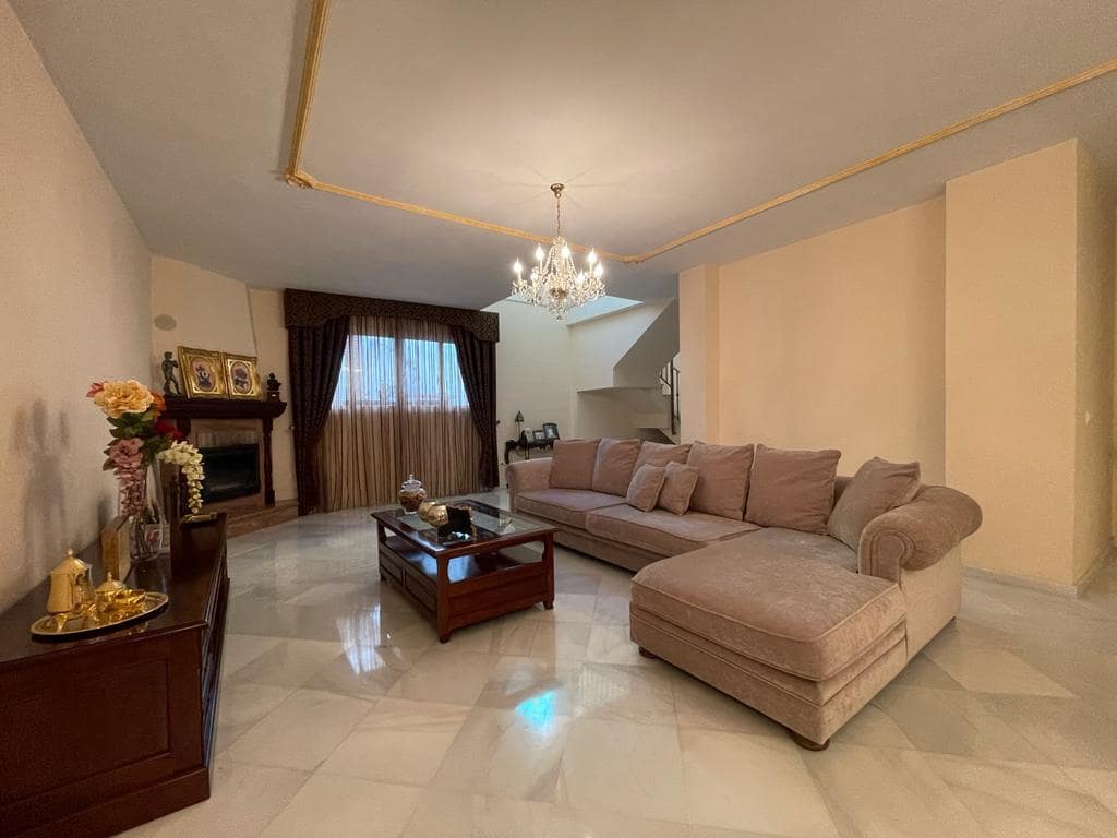 5 sovrum Semi-fristående Villa till salu i Velez-Malaga med pool garage - 437 000 € (Ref: 9614727)