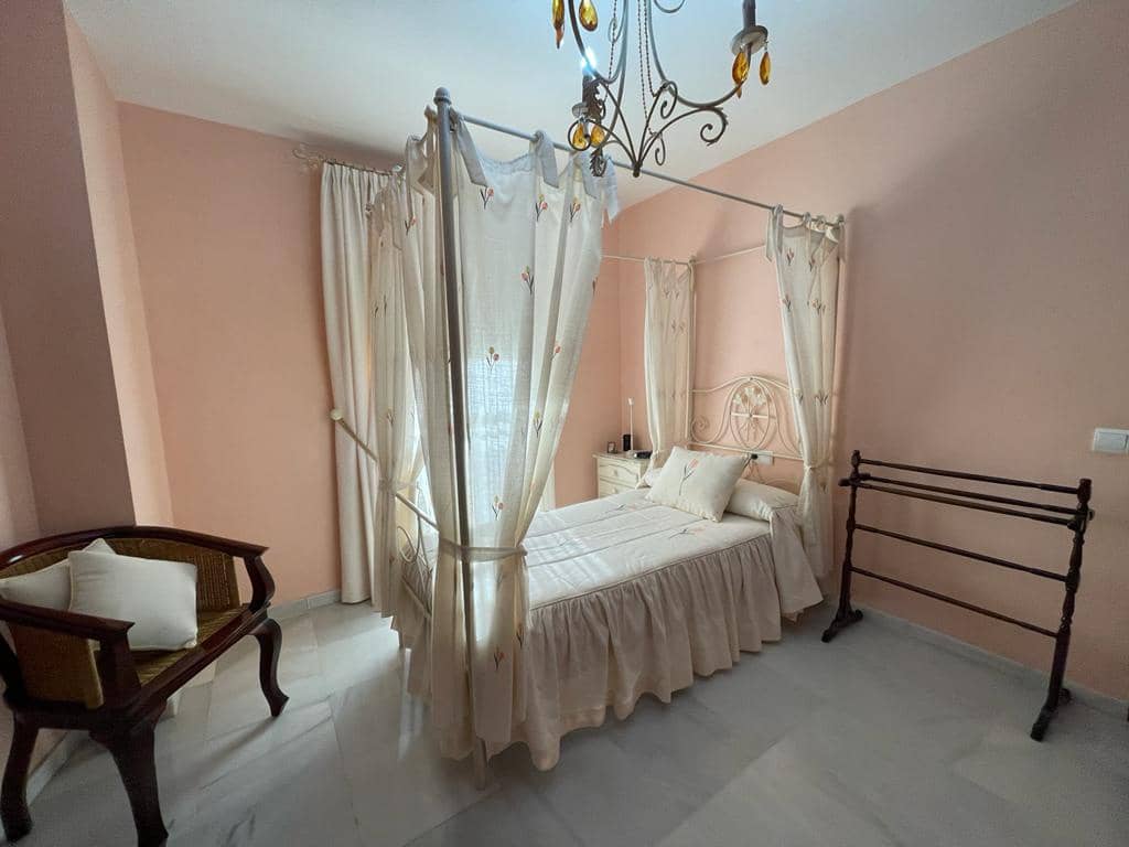 5 sovrum Semi-fristående Villa till salu i Velez-Malaga med pool garage - 437 000 € (Ref: 9614727)