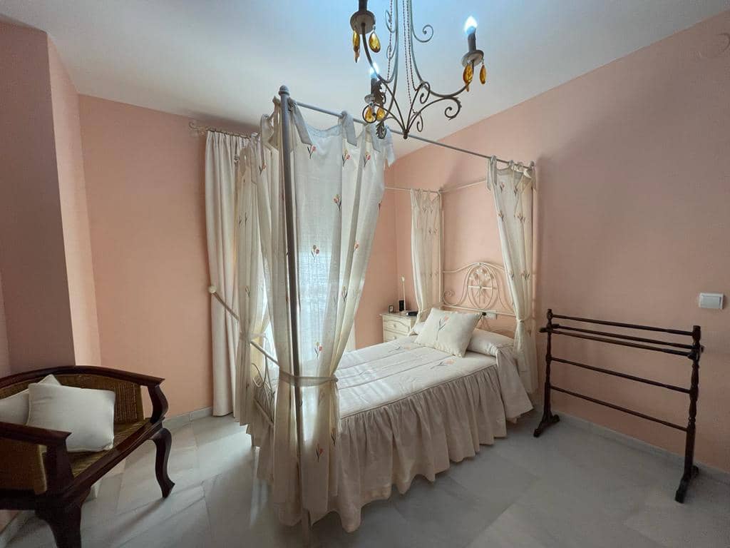 5 sovrum Semi-fristående Villa till salu i Velez-Malaga med pool garage - 437 000 € (Ref: 9614727)