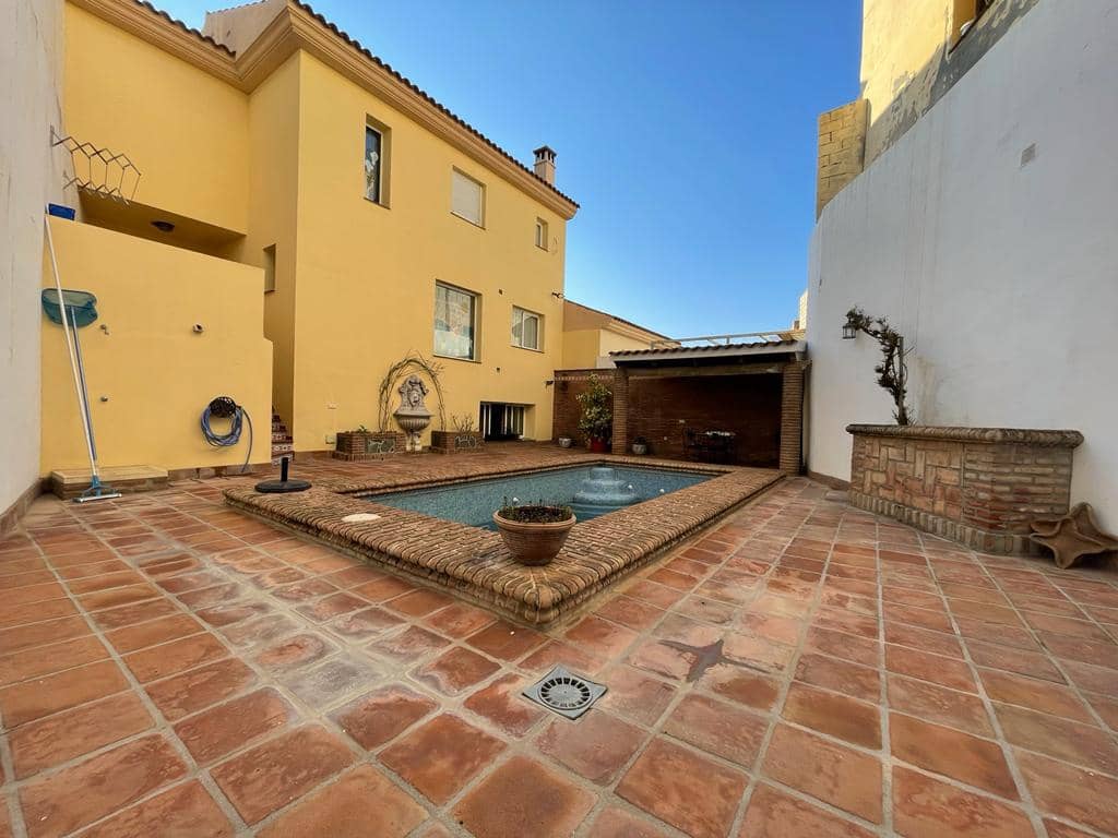 5 sovrum Semi-fristående Villa till salu i Velez-Malaga med pool garage - 437 000 € (Ref: 9614727)