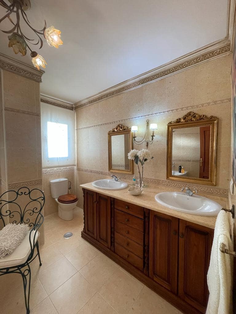 5 sovrum Semi-fristående Villa till salu i Velez-Malaga med pool garage - 437 000 € (Ref: 9614727)