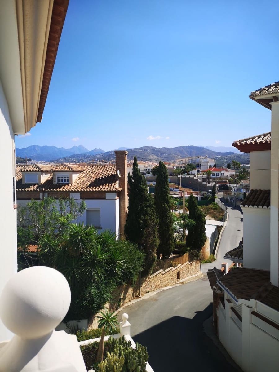 3 sypialnia Dom na sprzedaż w Torrox-Costa z basenem - 425 000 € (Ref: 9719492)