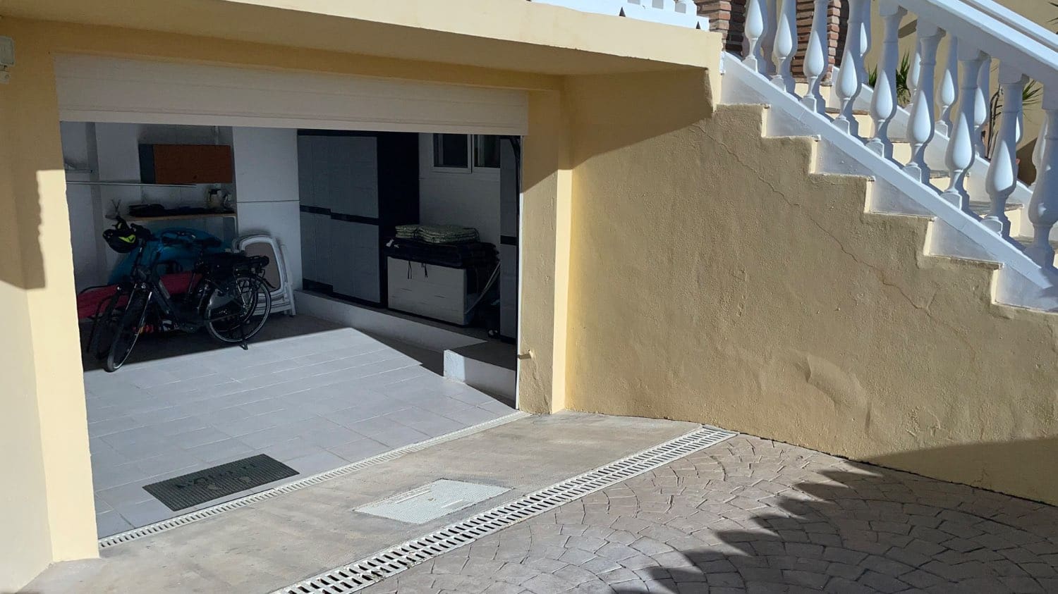 3 slaapkamer Rijtjeshuis te koop in Torrox-Costa met zwembad - € 469.000 (Ref: 9719493)