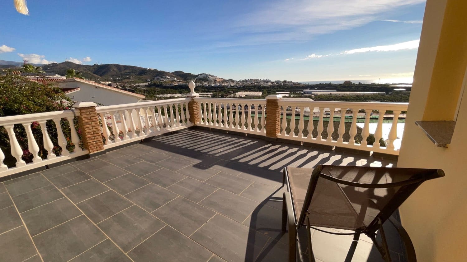 3 slaapkamer Rijtjeshuis te koop in Torrox-Costa met zwembad - € 469.000 (Ref: 9719493)